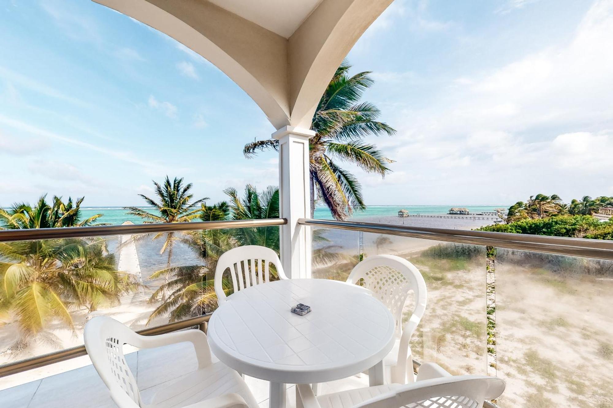 Blue Water Beach Villas San Pedro  Ruang foto