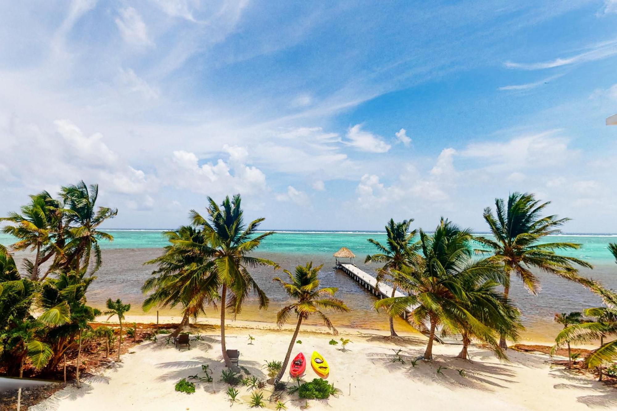 Blue Water Beach Villas San Pedro  Ruang foto
