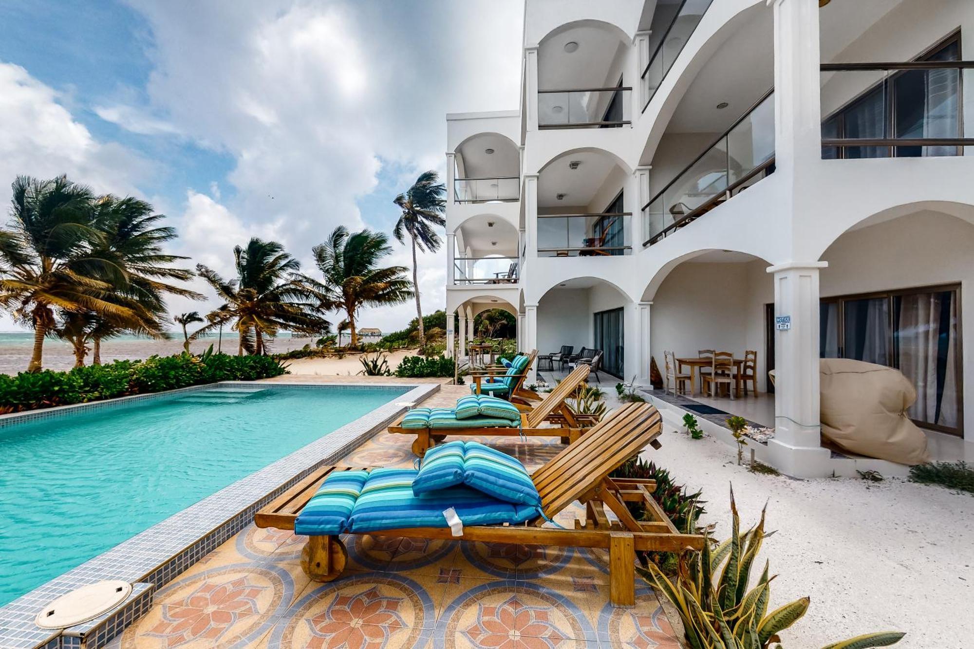 Blue Water Beach Villas San Pedro  Ruang foto