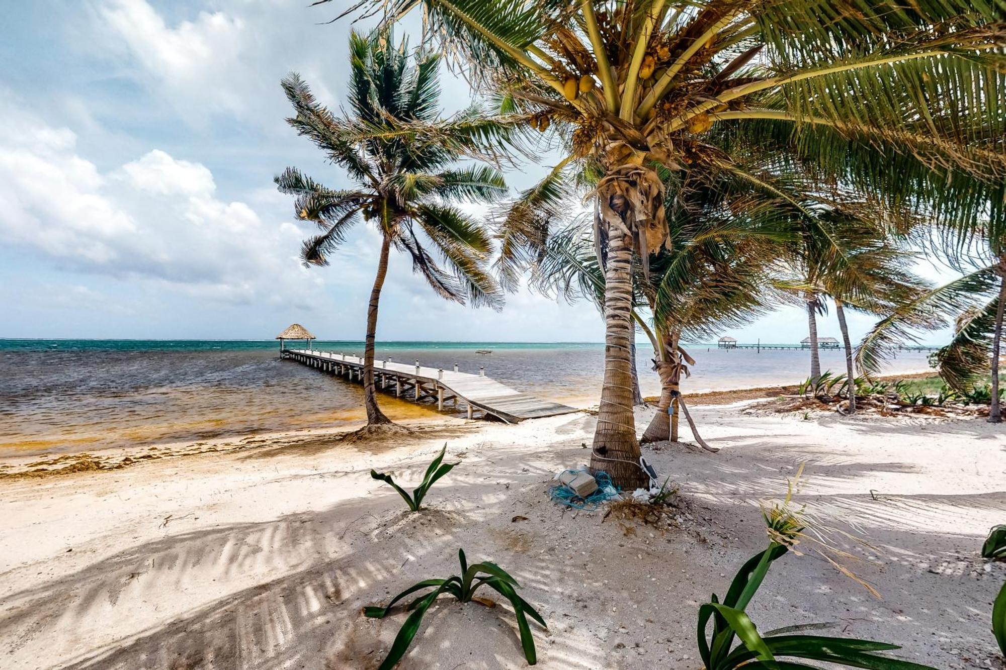 Blue Water Beach Villas San Pedro  Ruang foto