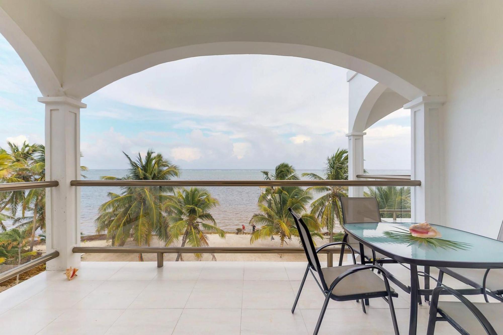 Blue Water Beach Villas San Pedro  Ruang foto