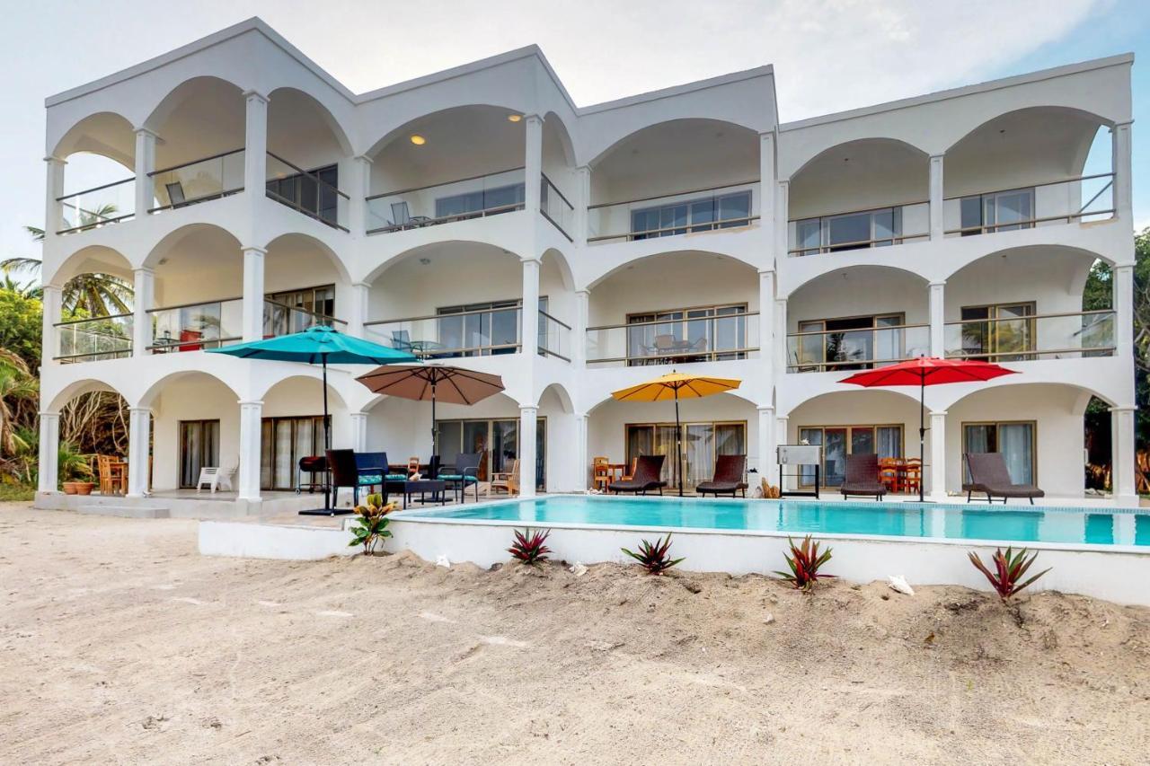 Blue Water Beach Villas San Pedro  Bagian luar foto